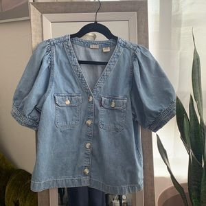 Levi’s short sleeve blouse